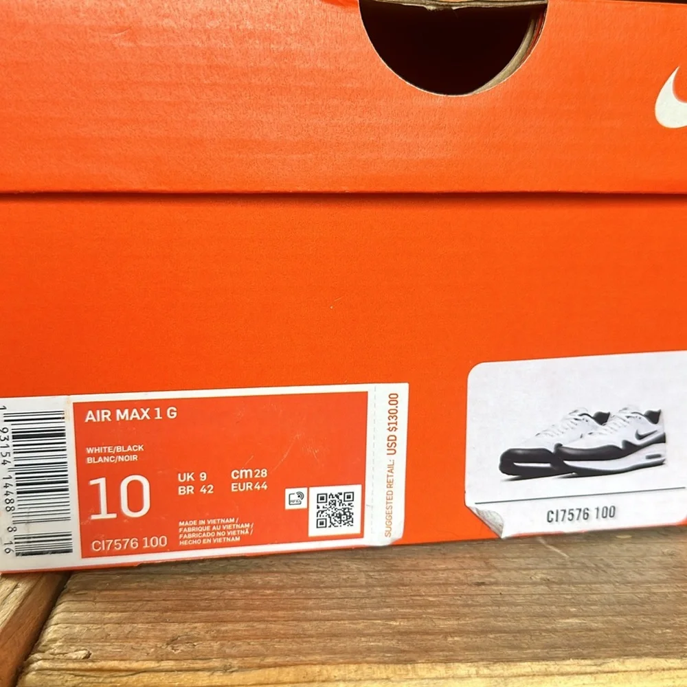 Nike Men’s Athletic Shoes White and Black Air Max Style